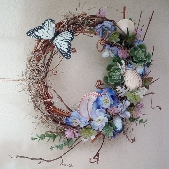 Grapevine wreath - Picture 1 of 4